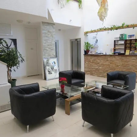 Ballet School מלון